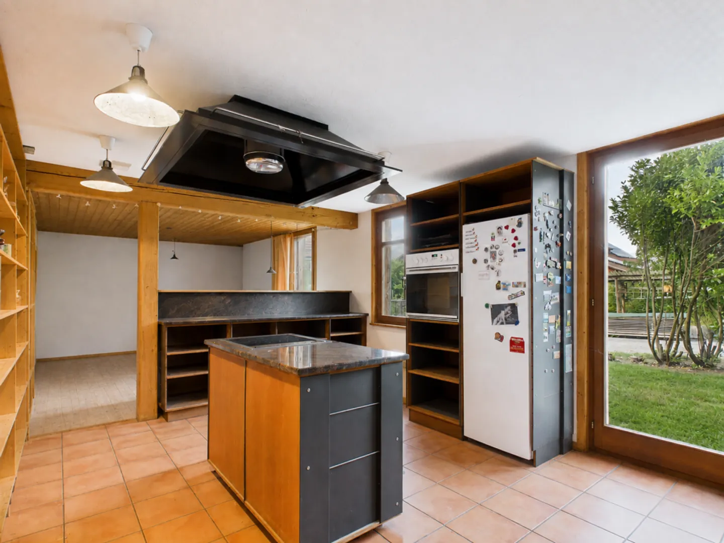 Historical half-timbered house on 1,706 m² plot with development potential - Photo 3 of 10