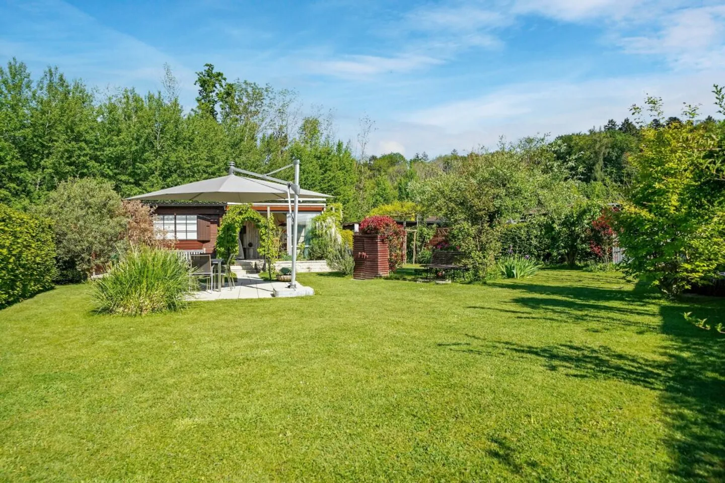 Well-maintained mobile home with 549 m² of land, a total of 5 plots with great development potential - Photo 2 of 13