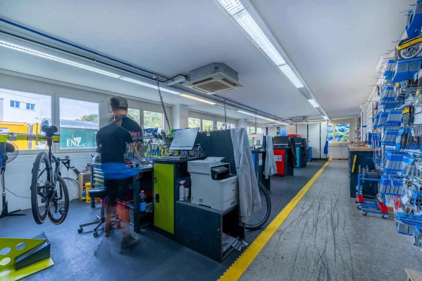 Espaces commerciaux au rez-de-chaussée avec possibilité de reprise des aménagements - Photo 8 sur 11