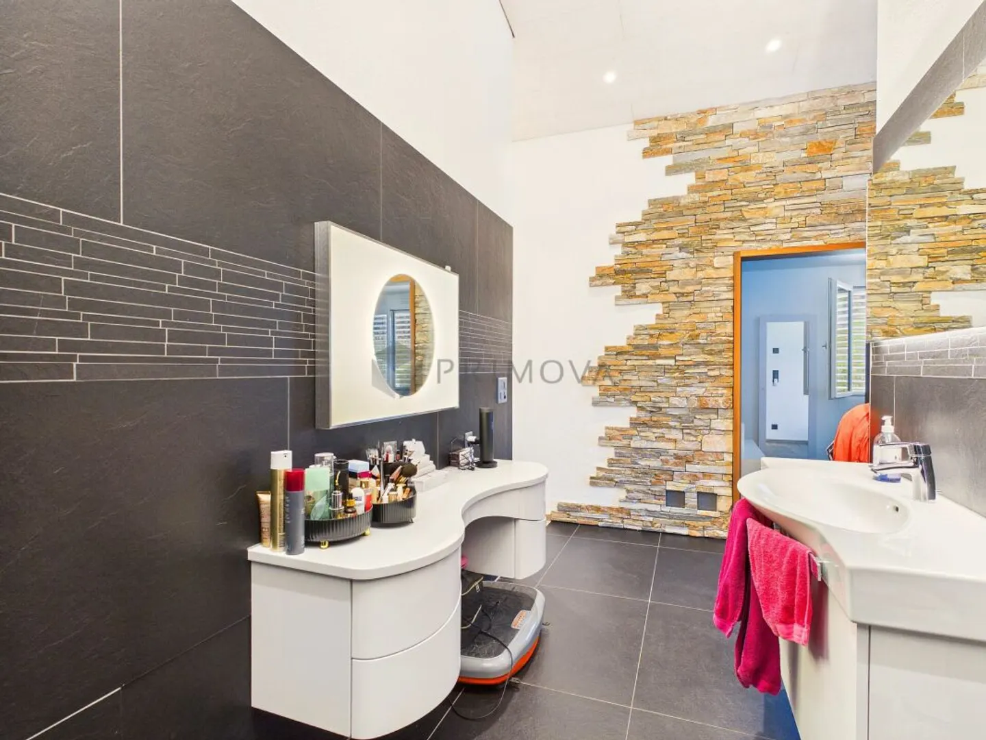 Votre maison luxueuse : Élégant rêve de 4,5 pièces avec une hauteur sous plafond de 6 m, salle de bain spa attenante et loggia vitrée - Photo 11 sur 13