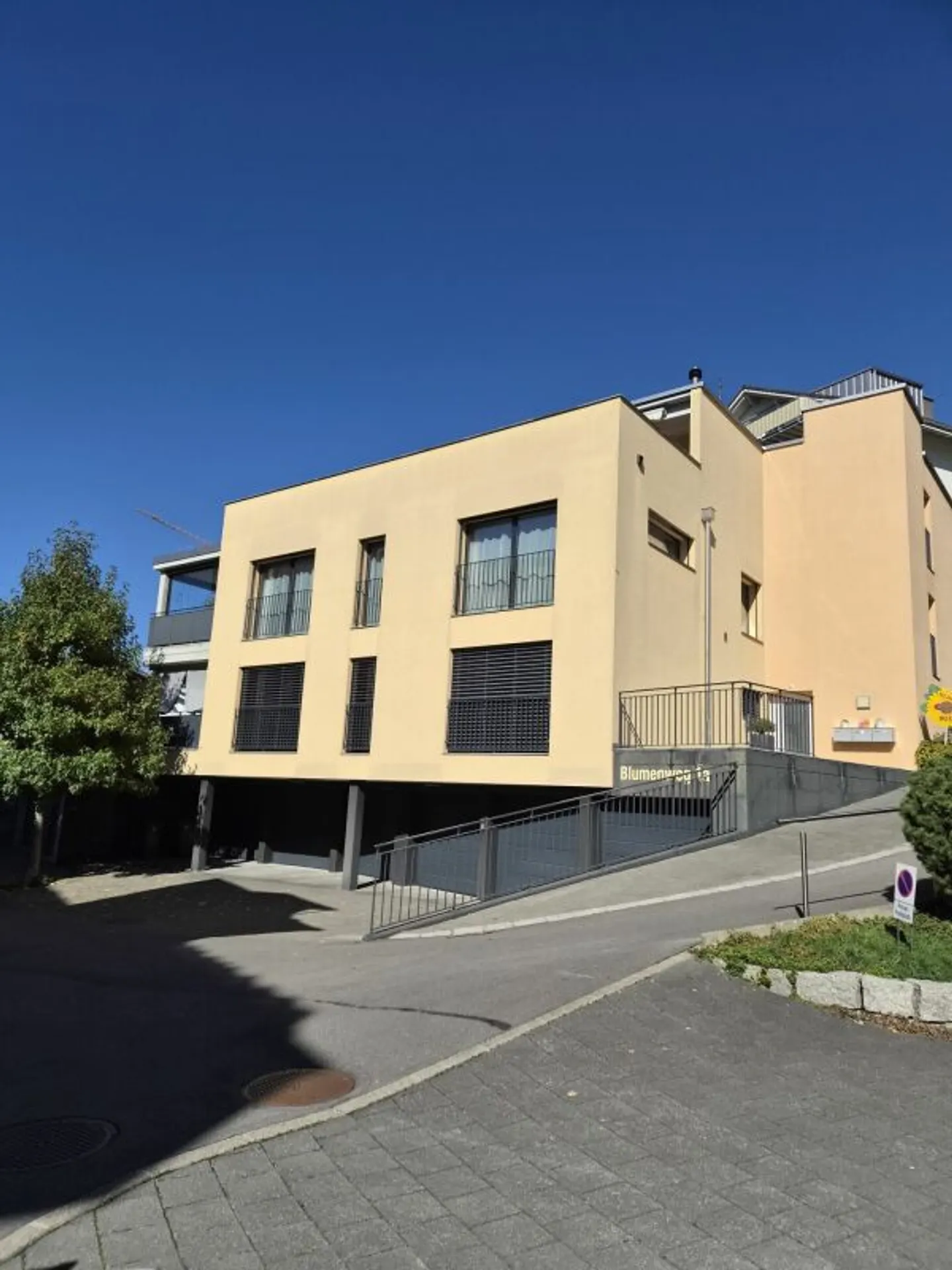 Spacious 4.5-room penthouse apartment in the center of Grosswangen - Photo 1 of 9