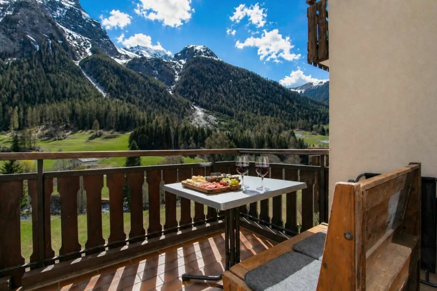 Ampio appartamento di 2 stanze con vista mozzafiato sulle montagne - Foto 12 di 13