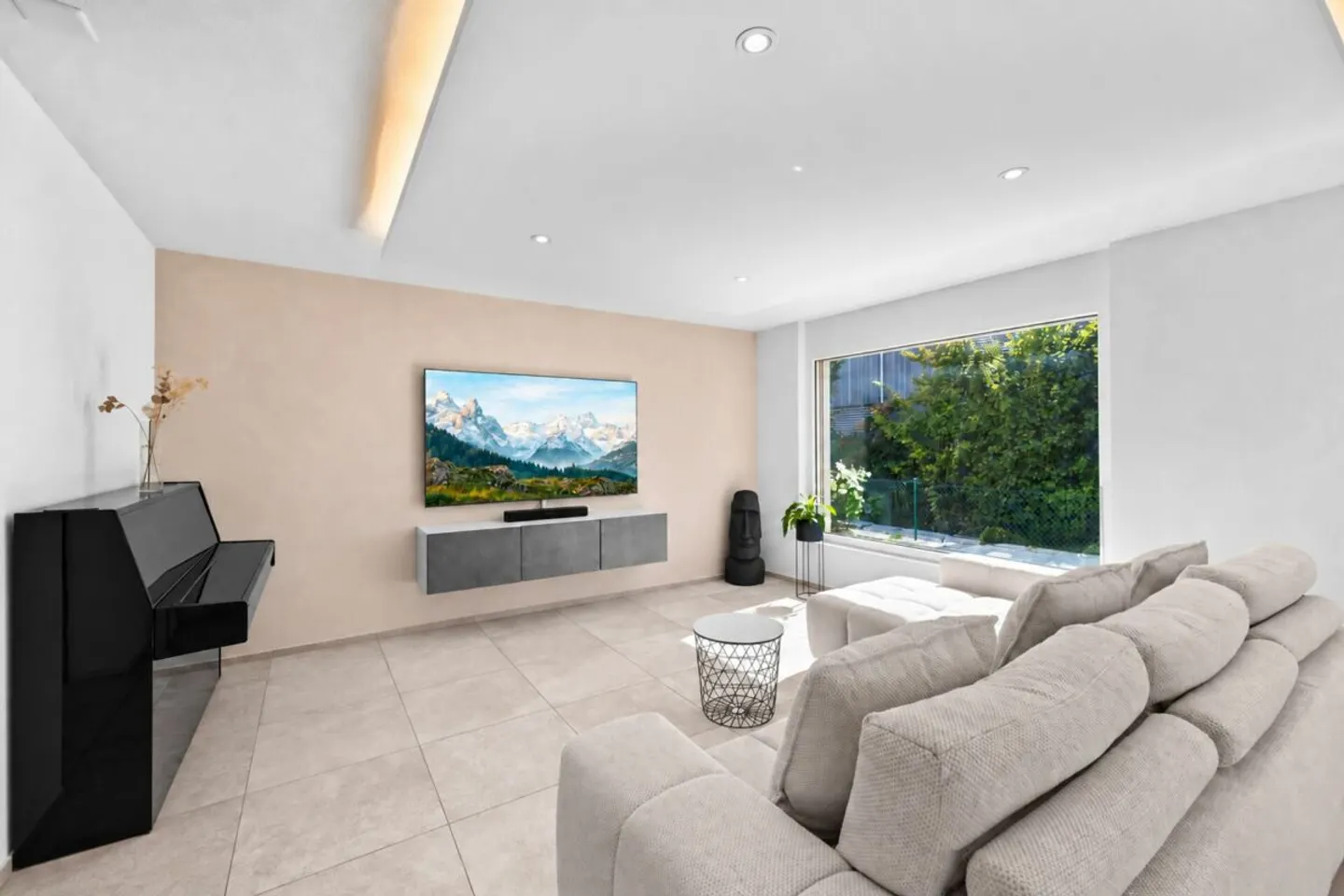 Contemporary Villa in Courtaman - Photo 2 of 13