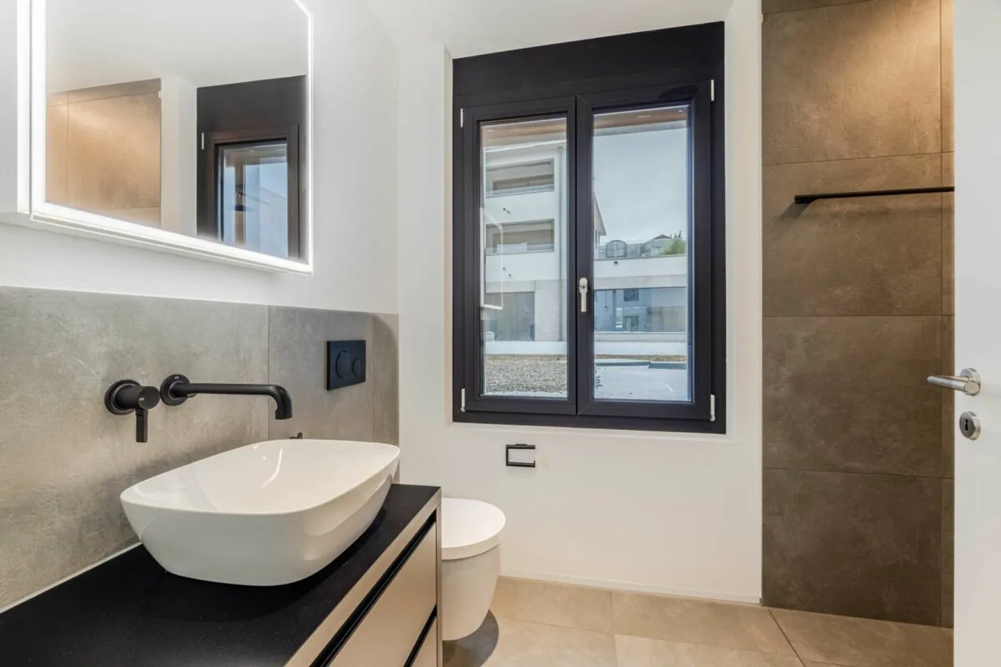 Exklusive 2.5-Zimmer Wohnung mit wunderbarer Aussicht - Foto 3 di 7