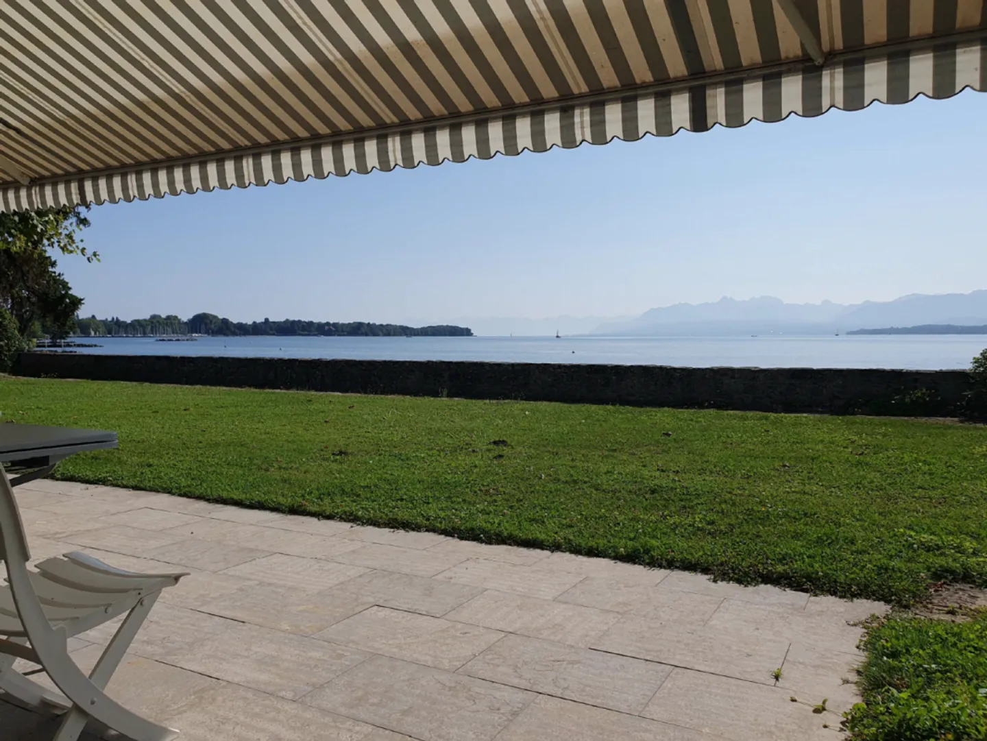 Piedi nell'acqua a Nyon - Foto 9 di 13
