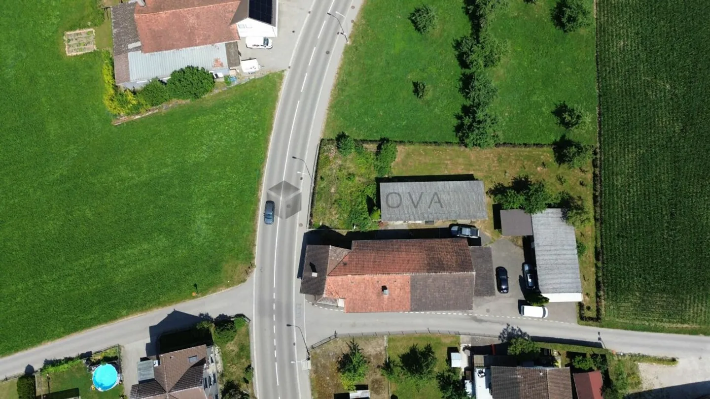 Bauernhaus mit Nebengebäuden auf 2'000m² Grundstück mit Entwicklungspotenzial - Foto 6 di 6