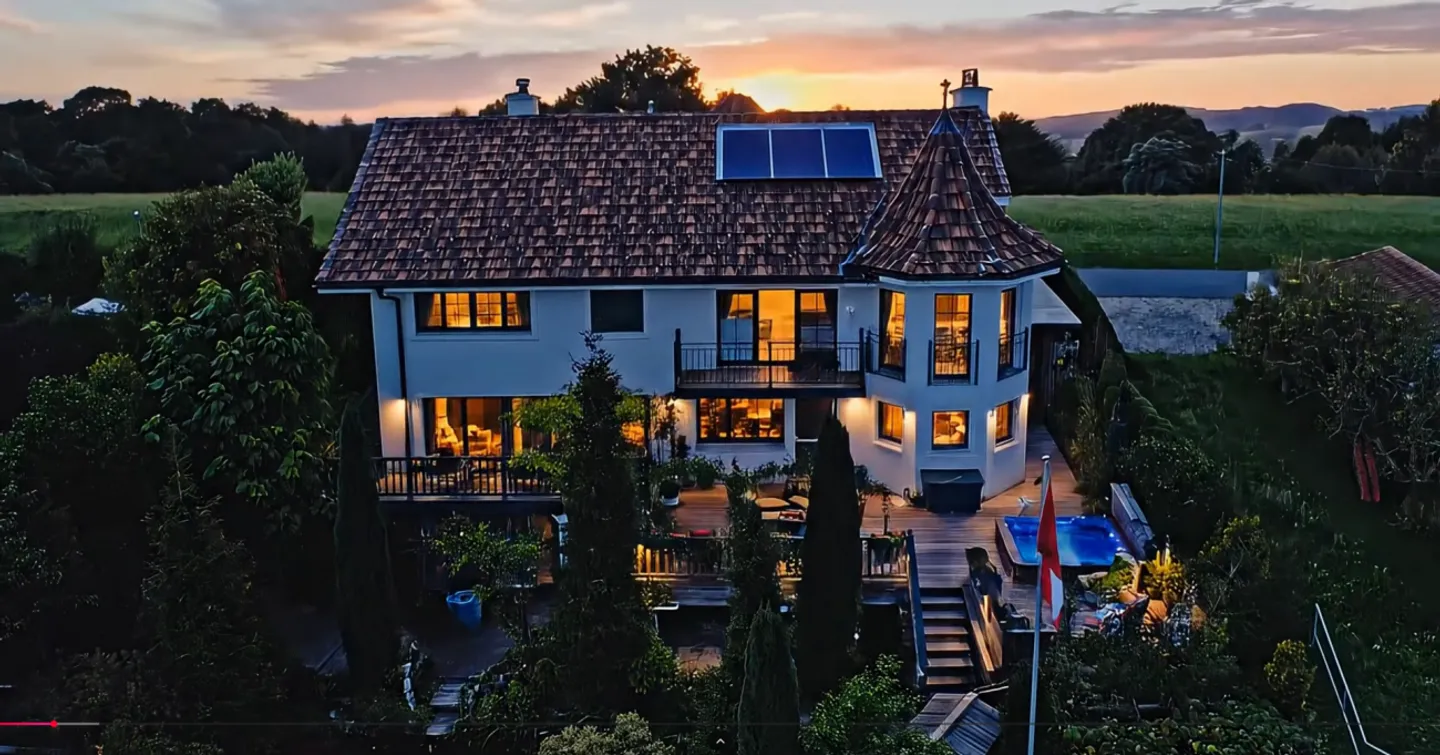 Luxuriöses Einfamilienhaus mit Alpenblick - Foto 1 von 13