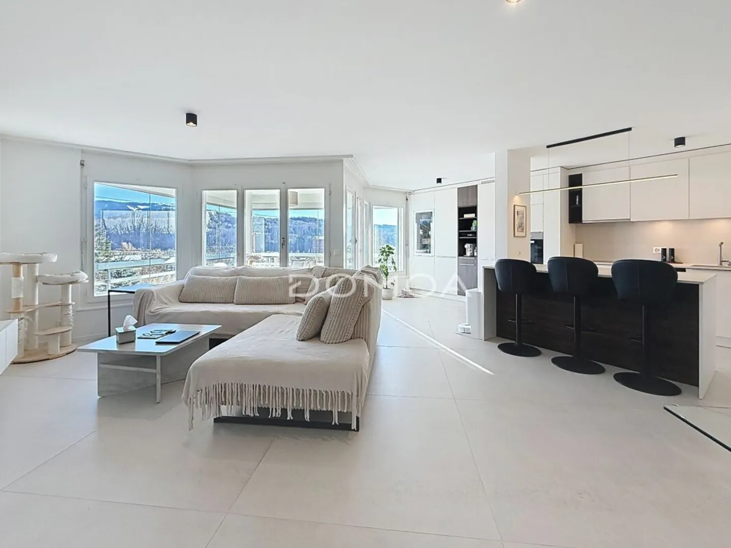 Renovierte 4,5-Zimmer-Attikawohnung mit großer Terrasse - Helligkeit, Charakter und Komfort in Marly! - Foto 1 von 8