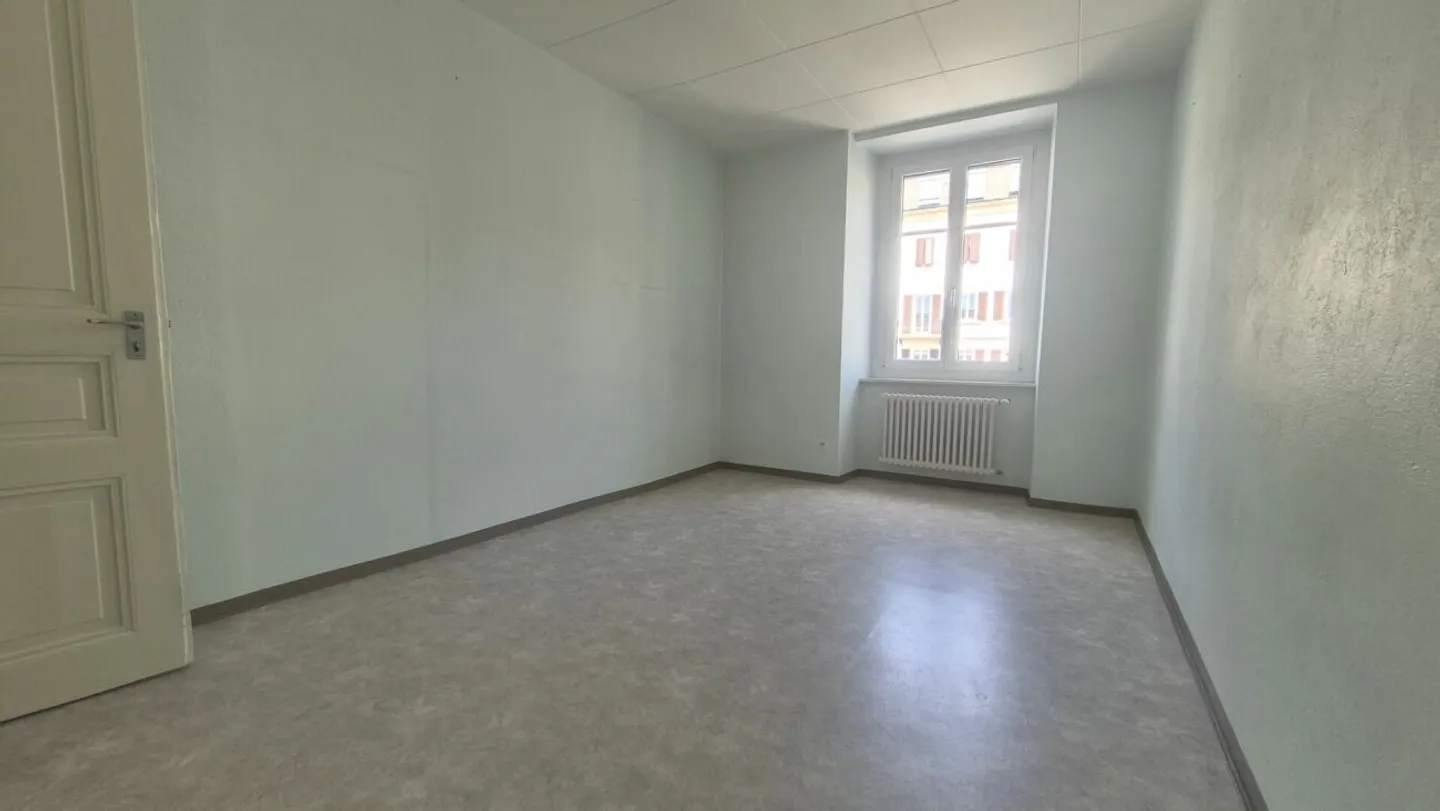 Prächtige 7-Zimmer-Wohnung mit grossem Garten in La Chaux-de-Fonds - Foto 6 von 13