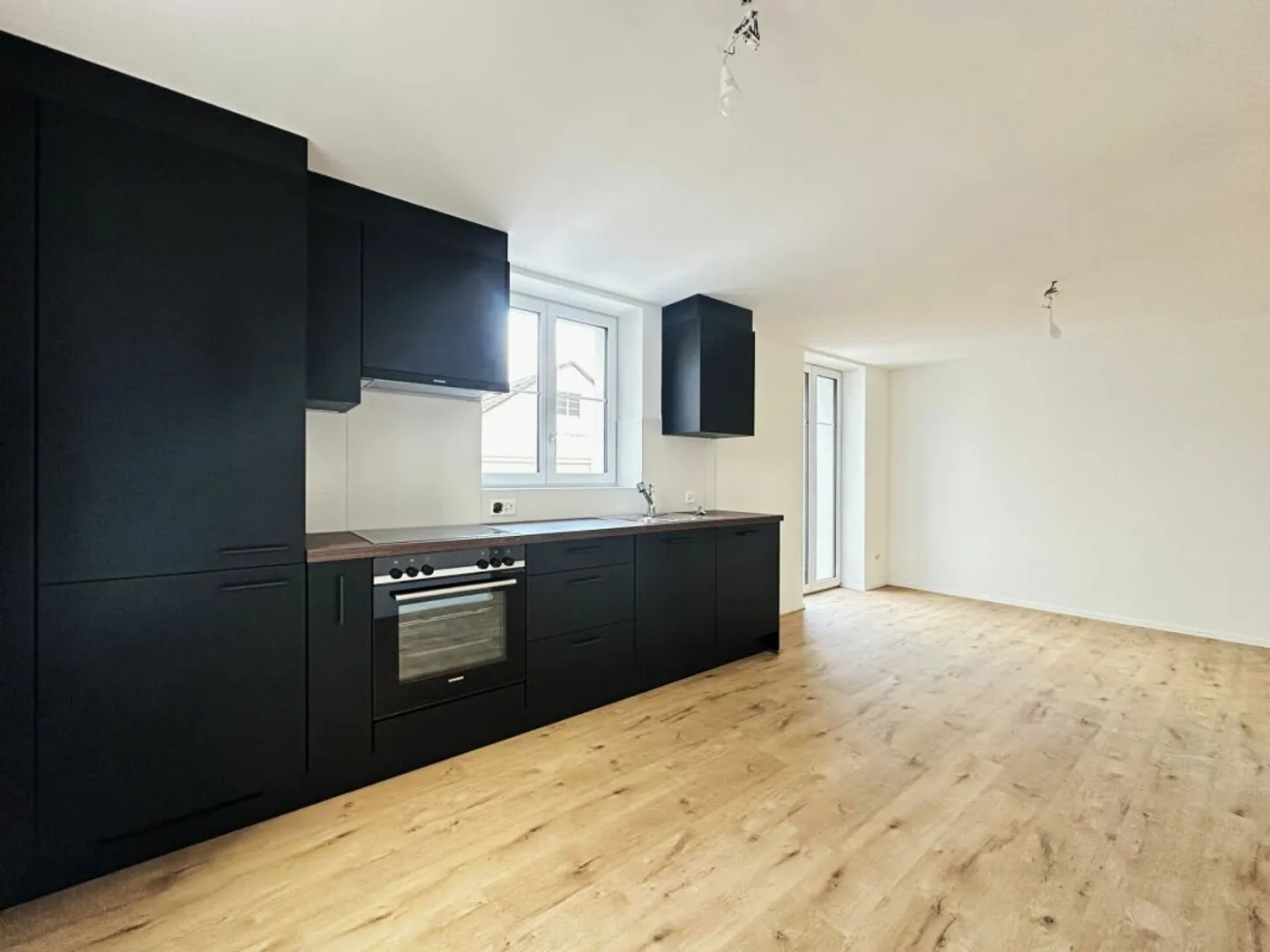 Appartement moderne 3.5 pièces avec balcon - Photo 3 sur 7