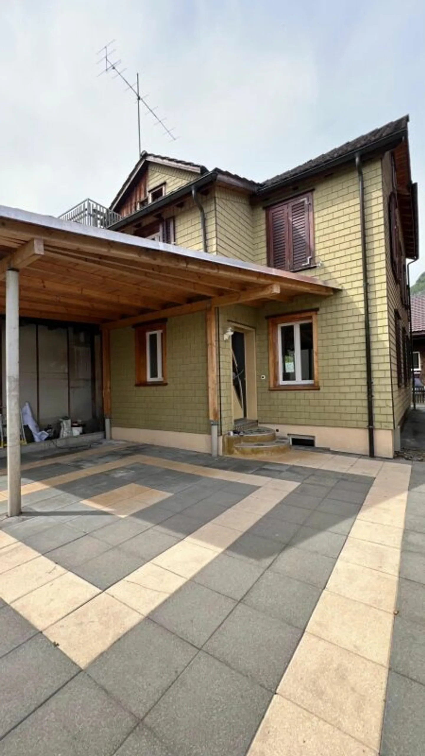 Renovated 5 ½-room terraced family house in a quiet, child-friendly location - Photo 1 of 12