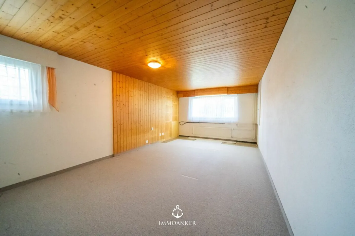 Affascinante casa unifamiliare di 7 stanze con giardino, terrazza e potenziale per appartamento indipendente a Uzwil - Foto 5 di 13