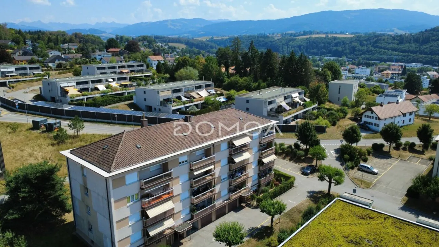 Charming 3.5-room apartment with balcony - Photo 2 of 13