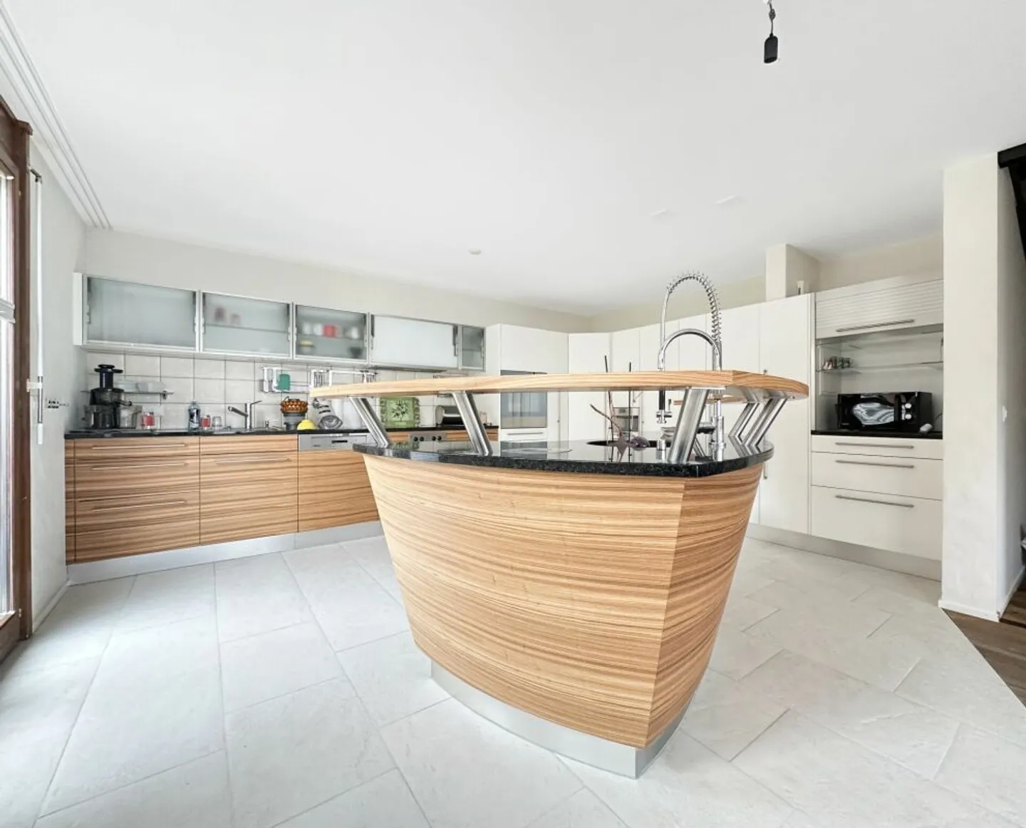 LUXURIÖSE WOHNUNG MIT SEEBLICK UND NAHE DEM HAFEN - Foto 10 von 13