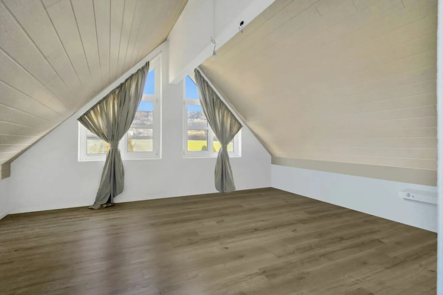 Maison jumelée ensoleillée avec jardin d'hiver à Buttenried, à 15 minutes de Berne - Photo 9 sur 13