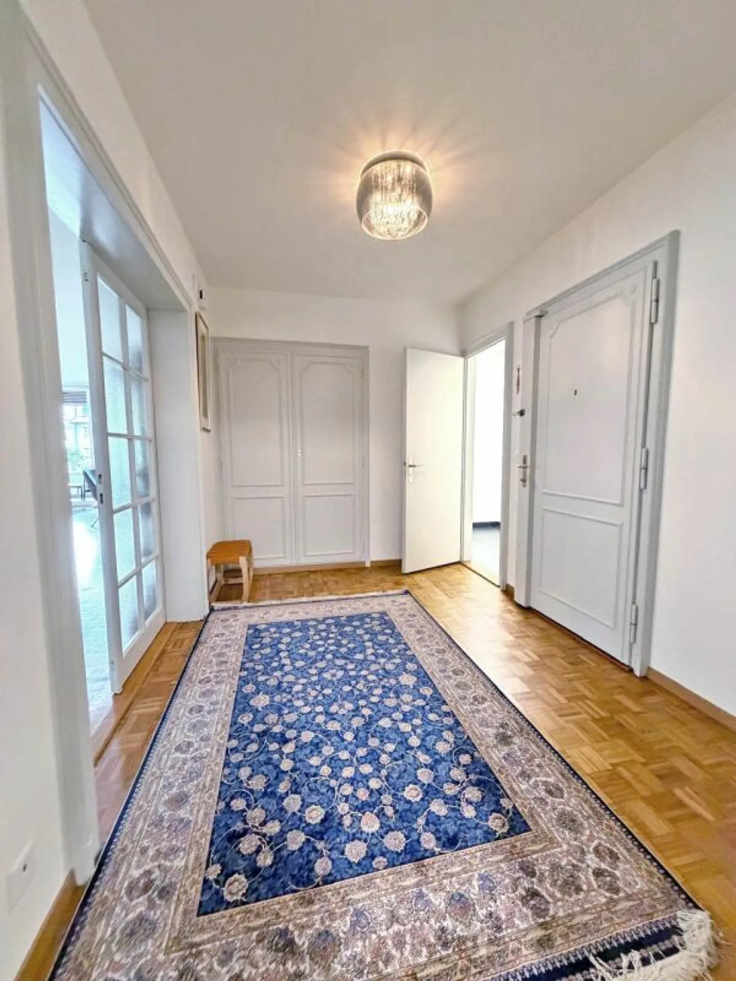 Beautiful spacious apartment with two balconies - Photo 3 of 13