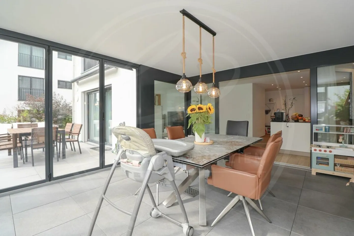 Appartamento giardino esclusivo di 4½ locali con giardino d'inverno - Vivere nel verde vicino a Zurigo e Zug - Foto 5 di 13