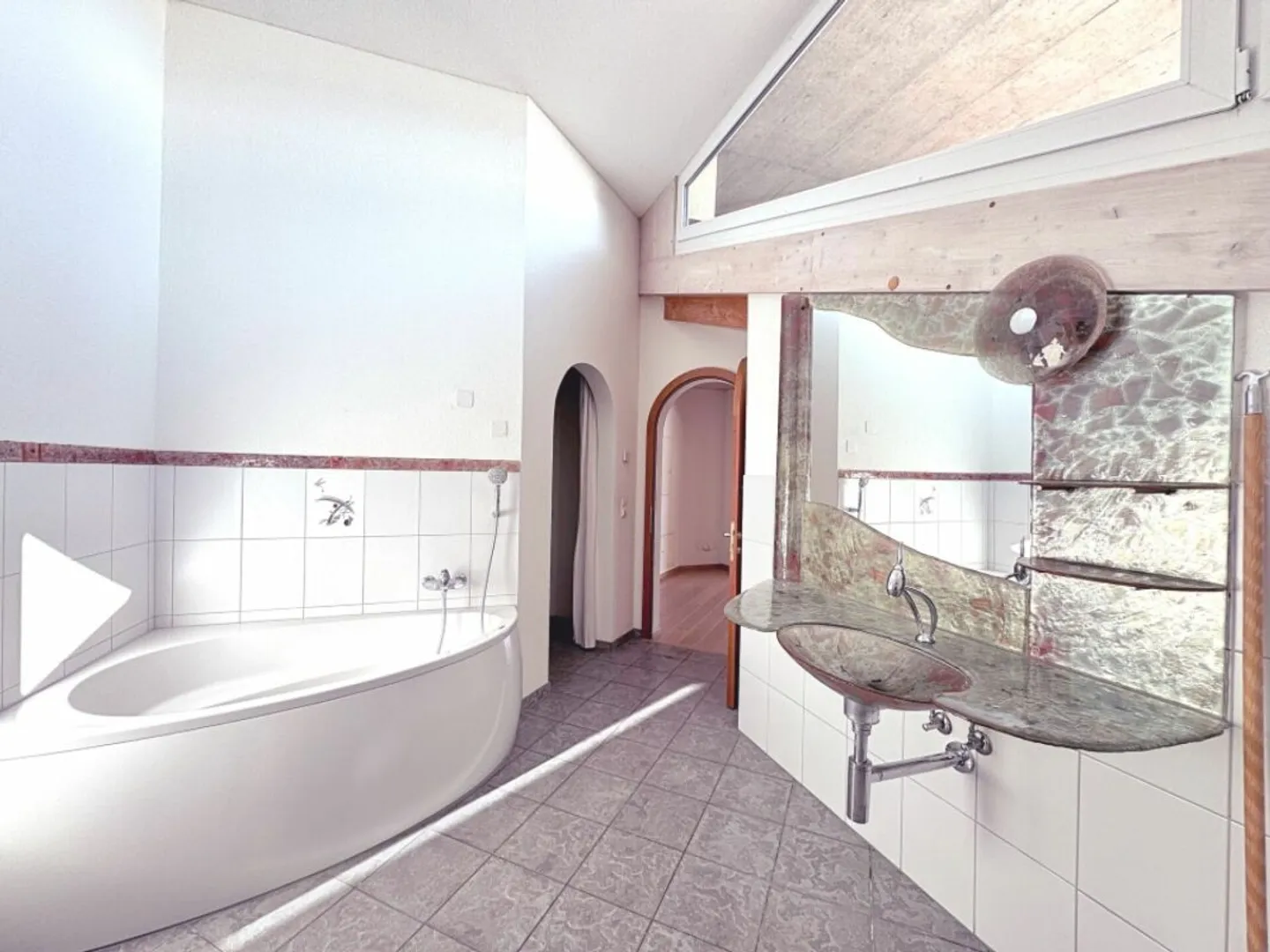 Attico sul lato soleggiato del lago di Thun - Foto 8 di 9