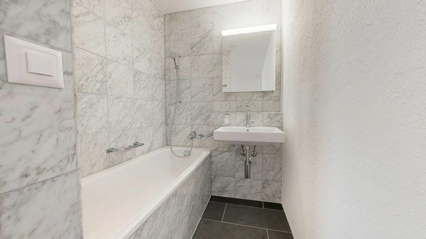 Modernes Wohnen in einer neu sanierten, lichtdurchfluteten 2,5-Zimmer-Wohnung - Foto 7 von 13