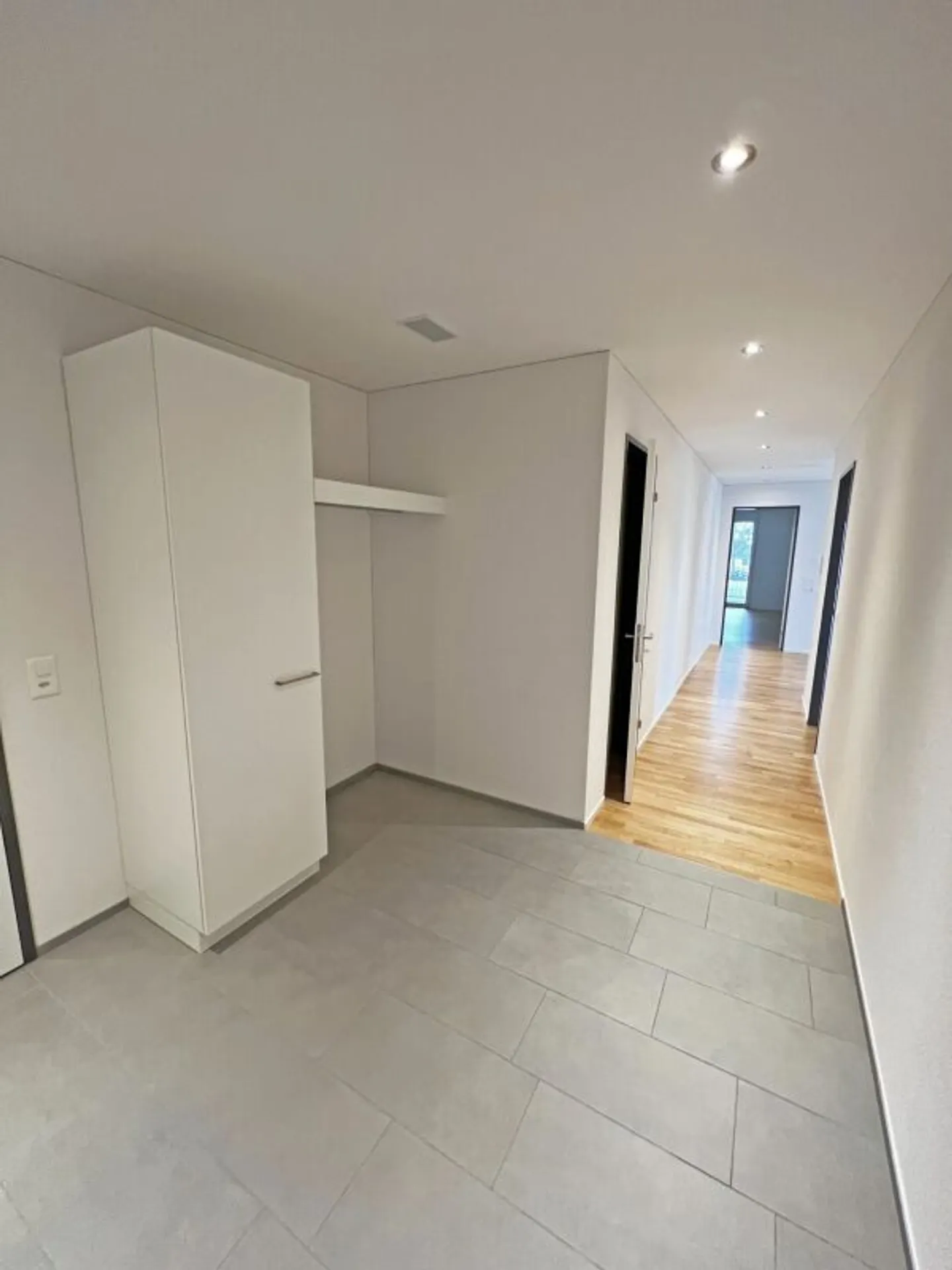Charmante appartement de 3,5 pièces avec grand balcon et vue sur la verdure. - Photo 6 sur 13