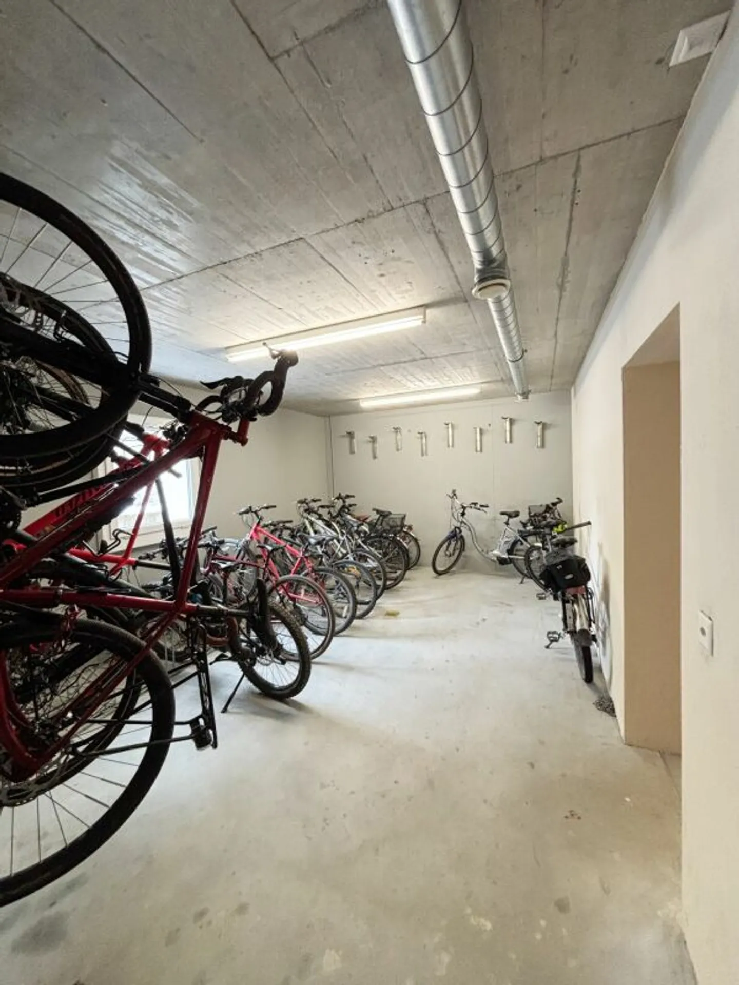 4.5-Room Attic Apartment with Mountain View in Zweisimmen - Photo 13 of 13