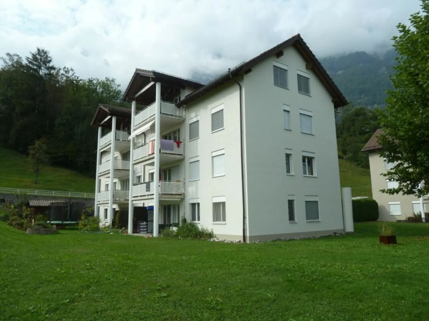 Appartement mansardé de 3,5 pièces avec poêle en stéatite et galerie - Photo 1 sur 8