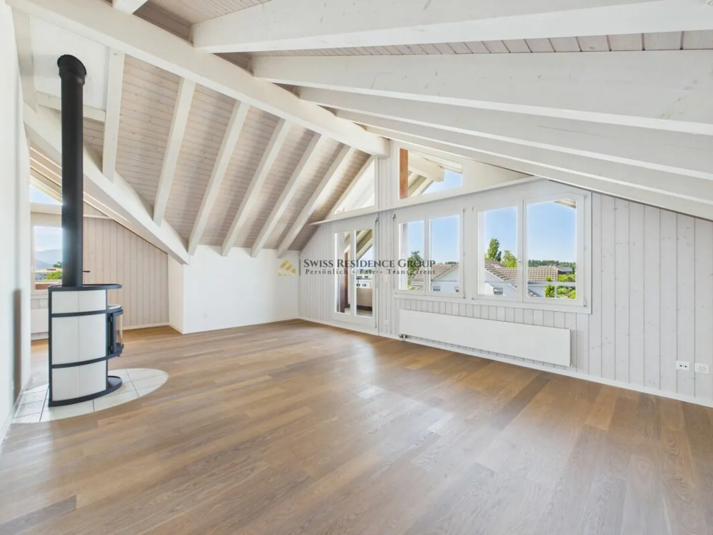 Mehr Raum für Entfaltung: Stilvolle 5.5 Zimmer voller Licht, Eleganz und Ruhe - Foto 2 di 13