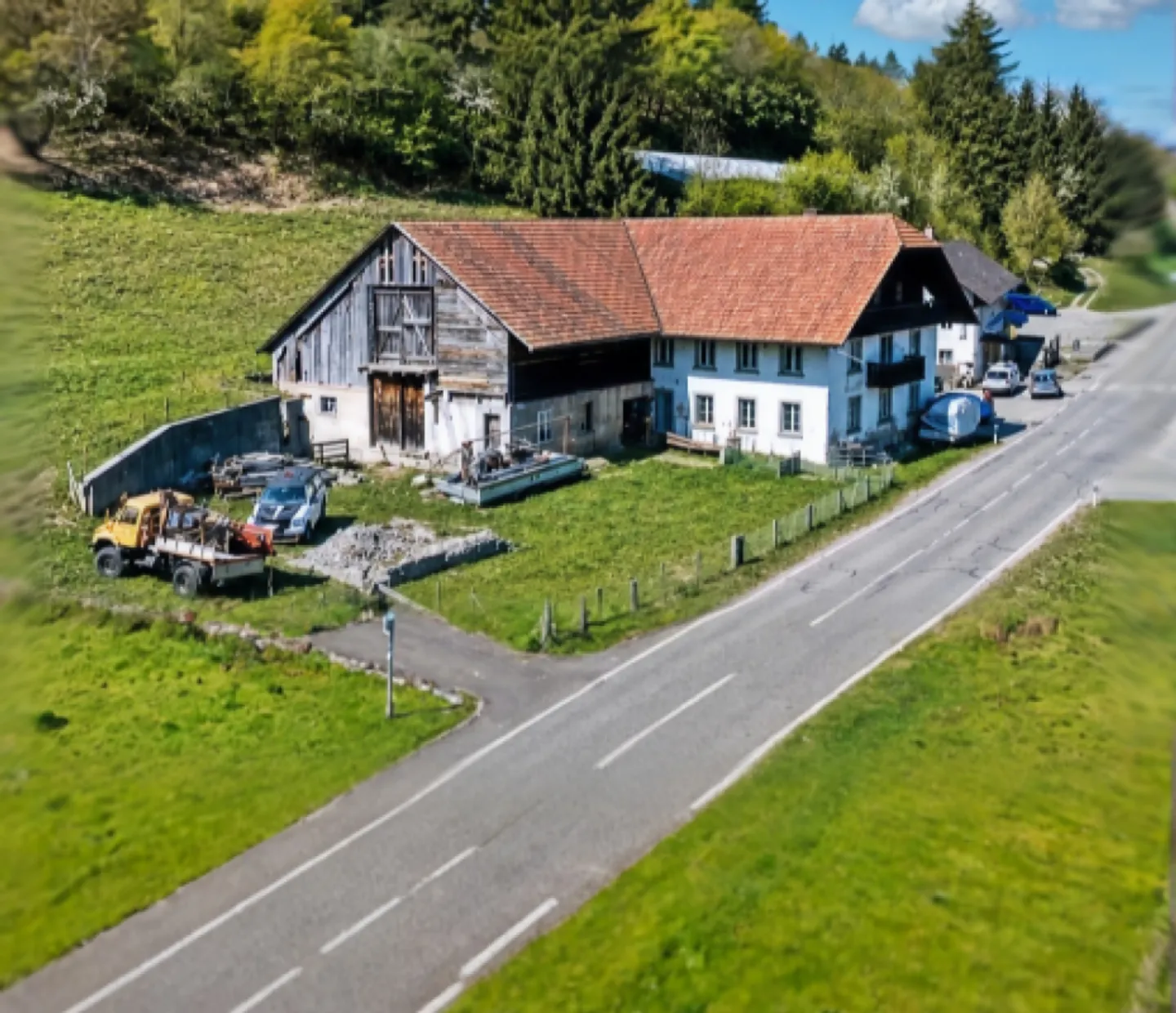 Farmhouse in St. Ursen FR on a huge plot of 5,152 m2 - Photo 2 of 9