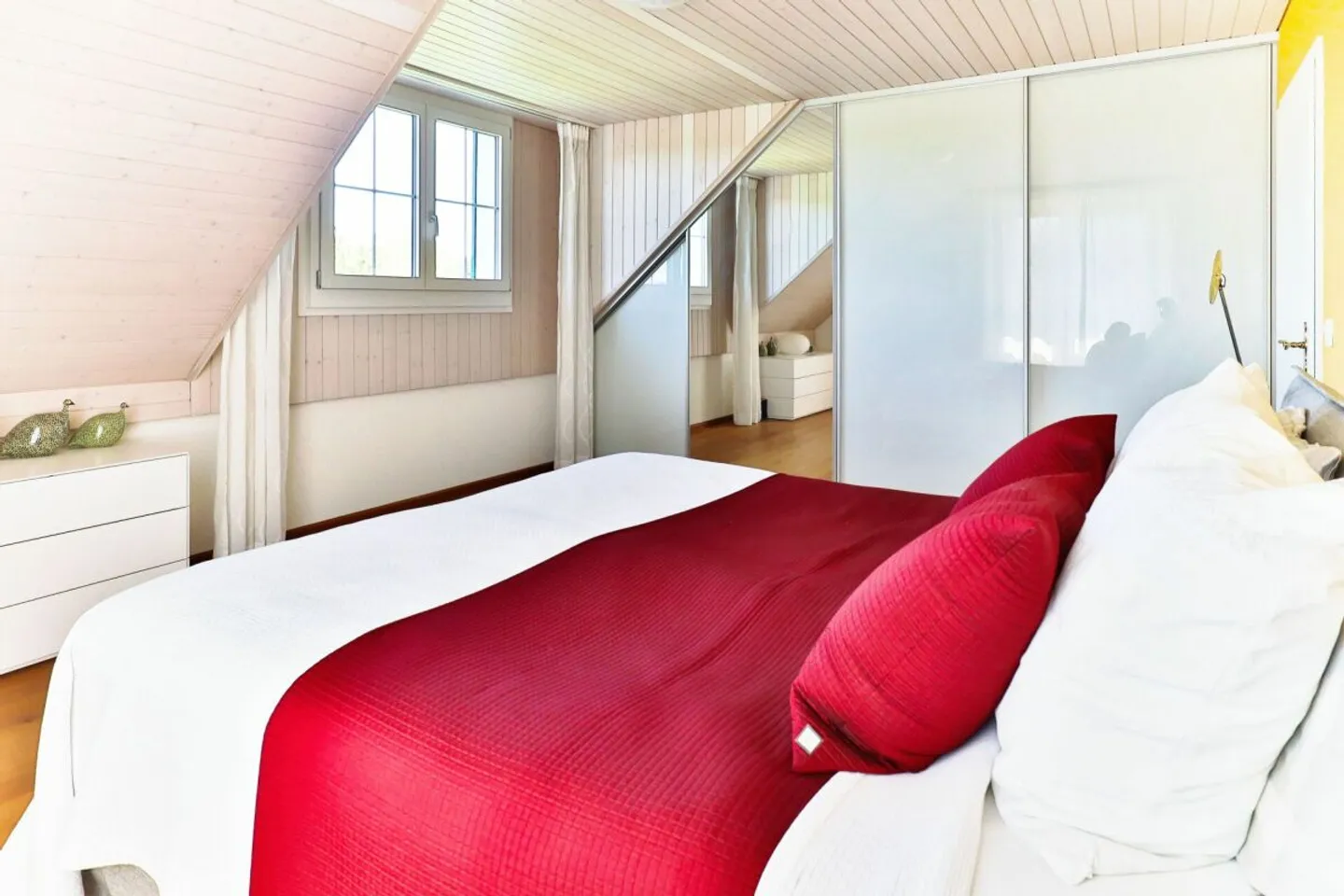 Charming Country House with Garden - Photo 9 of 13