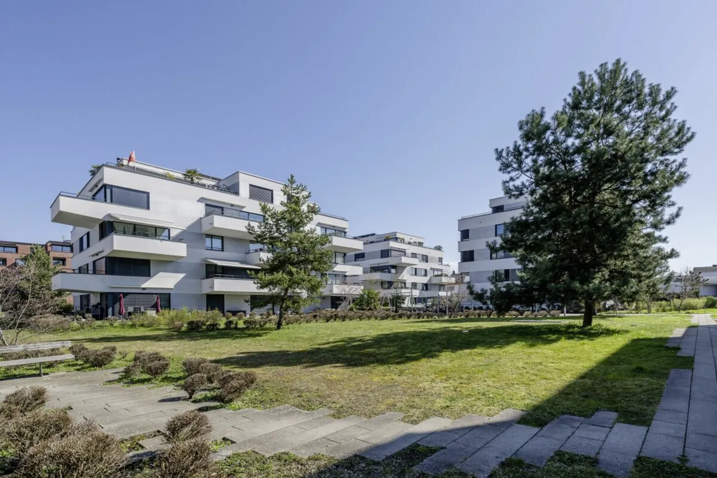 Modern Living with Style and Comfort - Photo 6 of 7