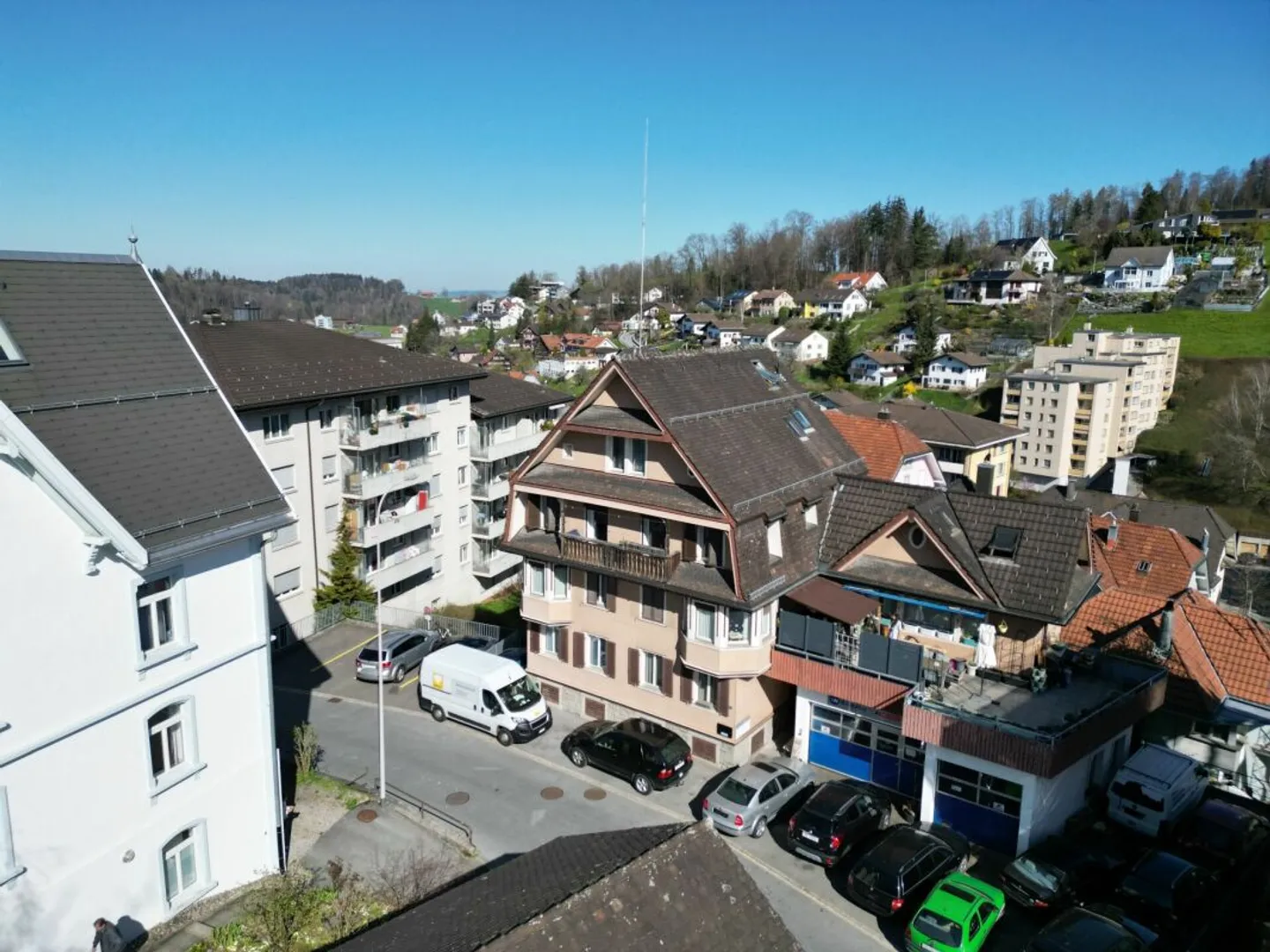 Älteres Mehrfamilienhaus mit Werkstatt an bevorzugter Lage - Photo 3 of 4