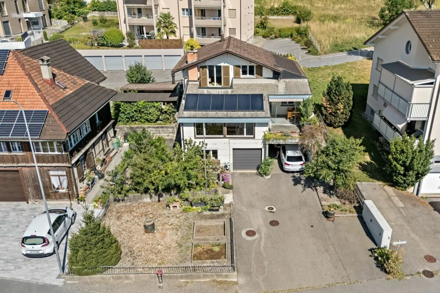 Grosszügiges Einfamilienhaus mit viel Potenzial an sonniger Lage in Rebstein - Foto 1 von 13