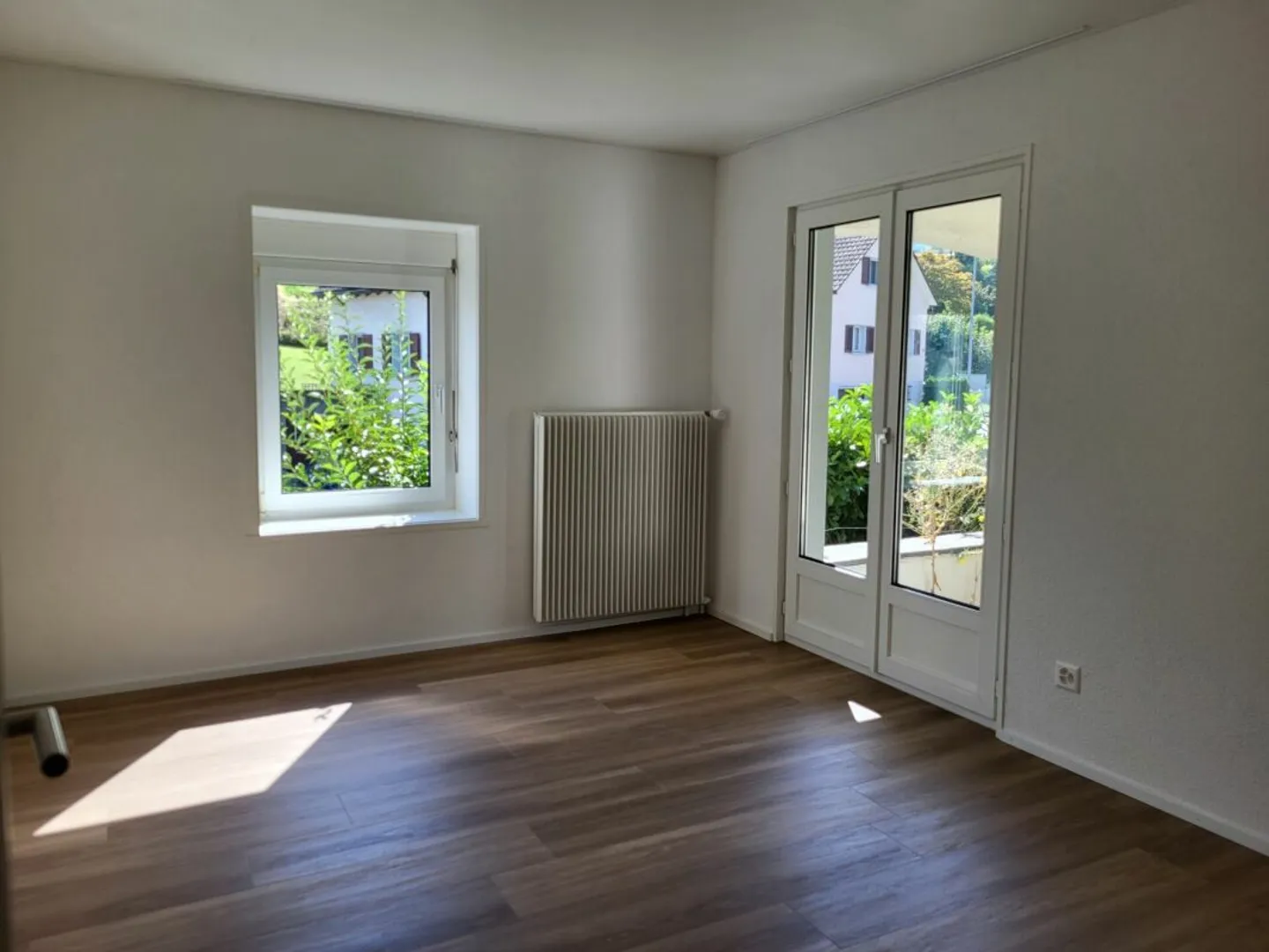 Casa unifamiliare recentemente ristrutturata con grande giardino - Foto 10 di 13