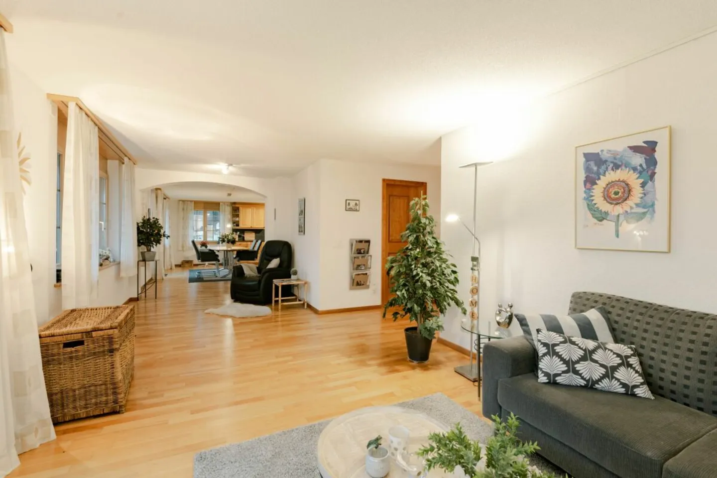 Spacious 4.5-room apartment in Chalet Gemel with mountain view - Photo 11 of 13