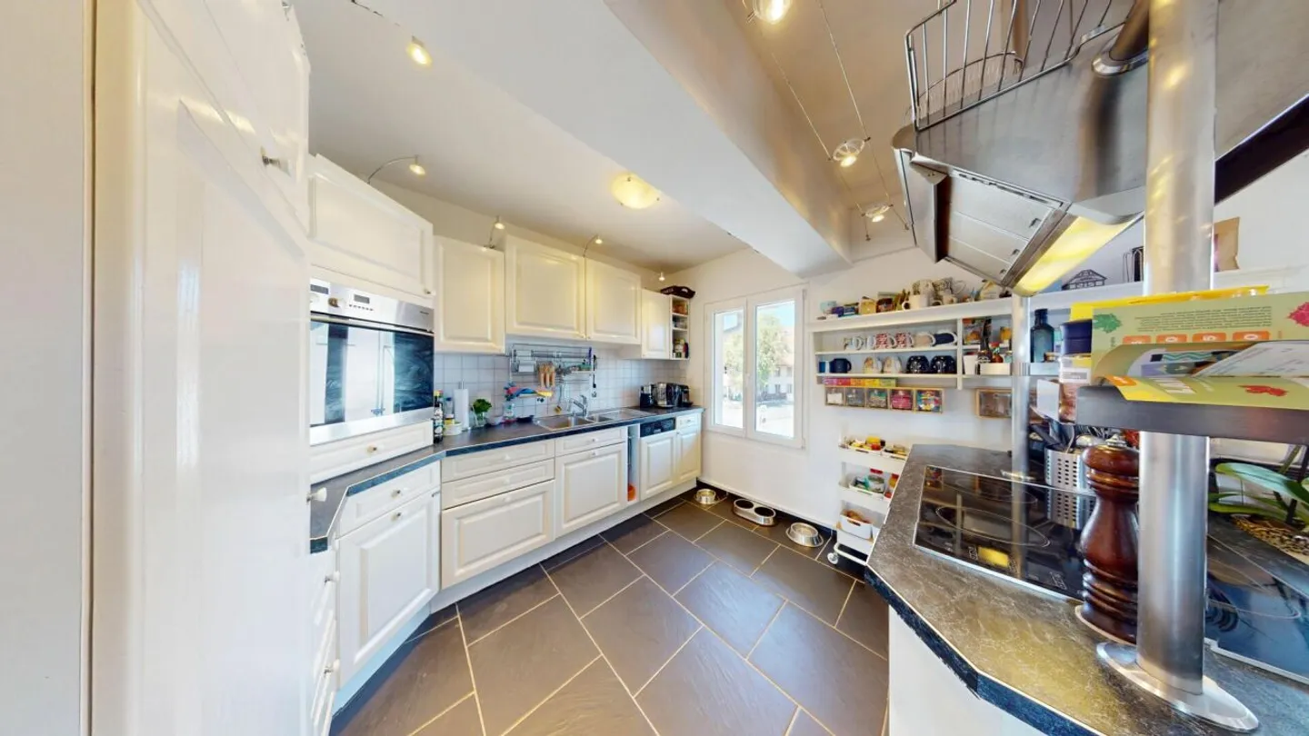 Residential and commercial building with flexible usage concept - Photo 4 of 13