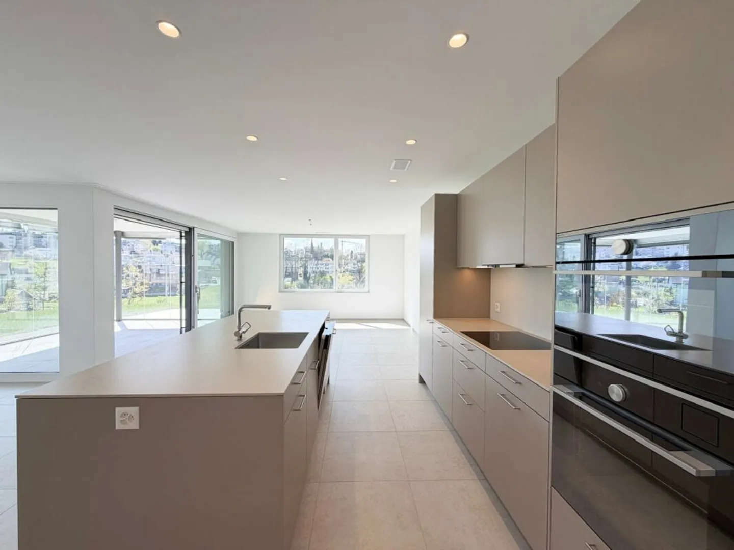 Rentrer chez soi du côté ensoleillé à Wil avec une vue TOP !! - Photo 5 sur 13