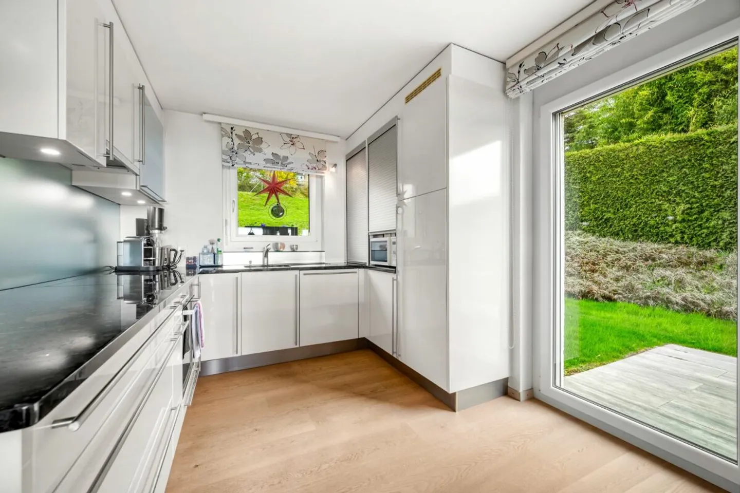 5.5-room villa with stunning lake view - Photo 4 of 10