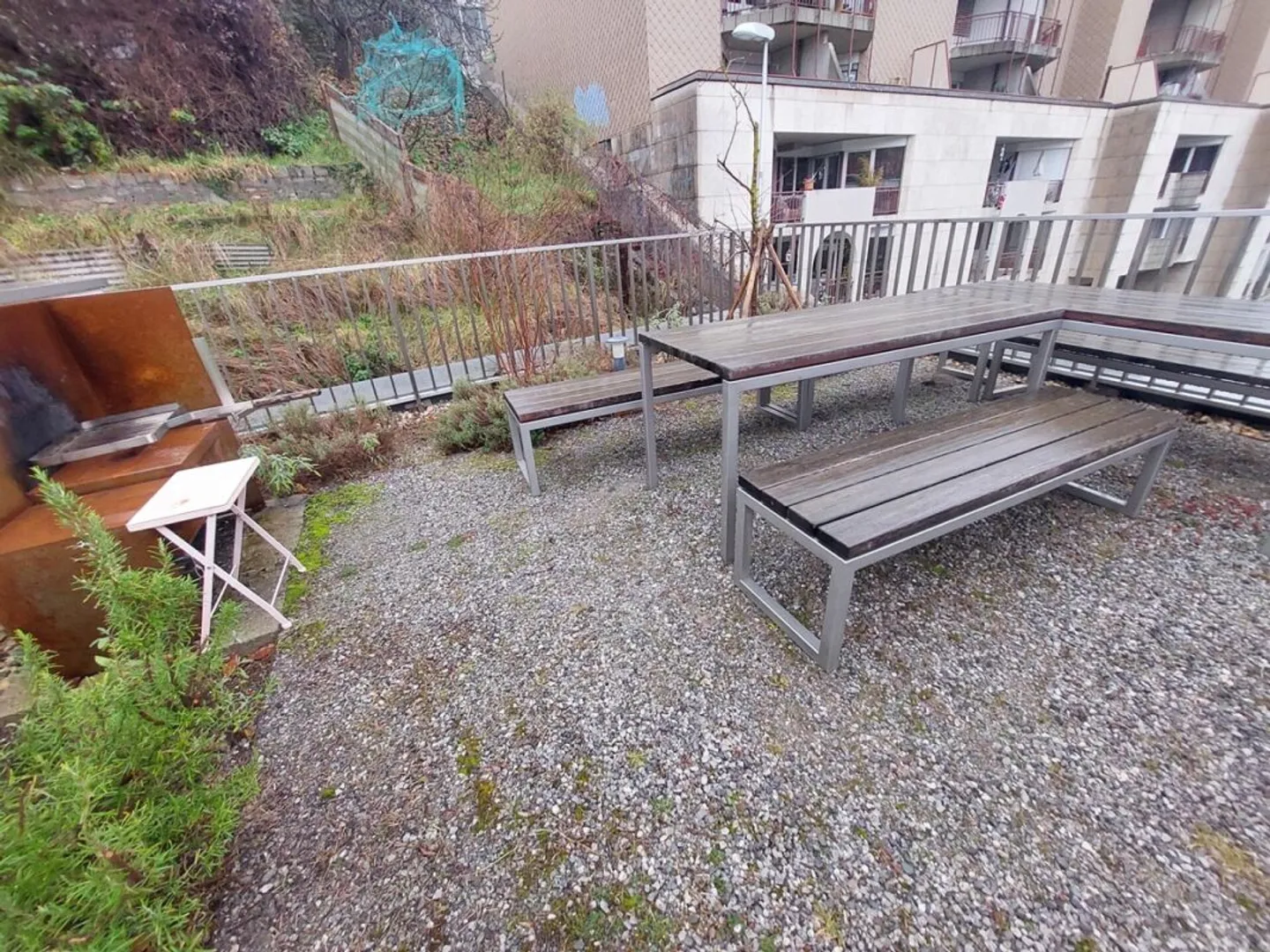 Zeitgenössische 3,5-Zimmer-Wohnung mit Terrasse und Garage - Foto 4 von 10