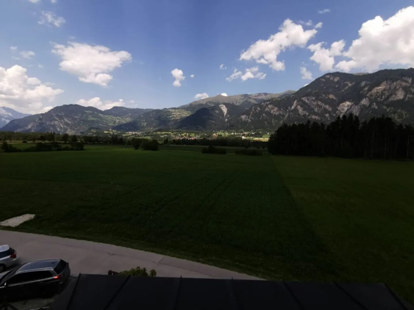 3.5-Zimmer-Wohnung mit atemberaubender Aussicht in Cazis - Foto 3 di 8