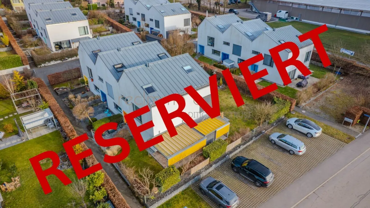 Moderna casa a schiera di 5,5 stanze con giardino e vista libera sul verde - Foto 1 di 13