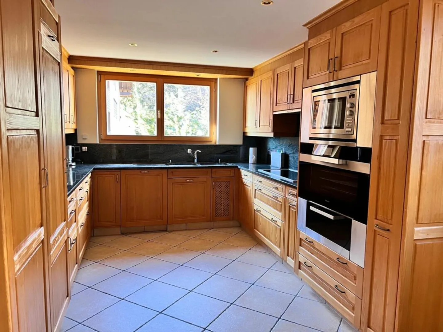 Appartamento di 5,5 locali con magnifico balcone-terrazza di 80 m2 - Foto 3 di 13