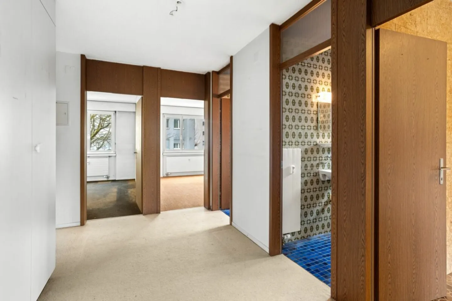 Appartement de 3,5 pièces dans un endroit calme à Reinach avec place de parking et salle de loisirs - Photo 9 sur 13