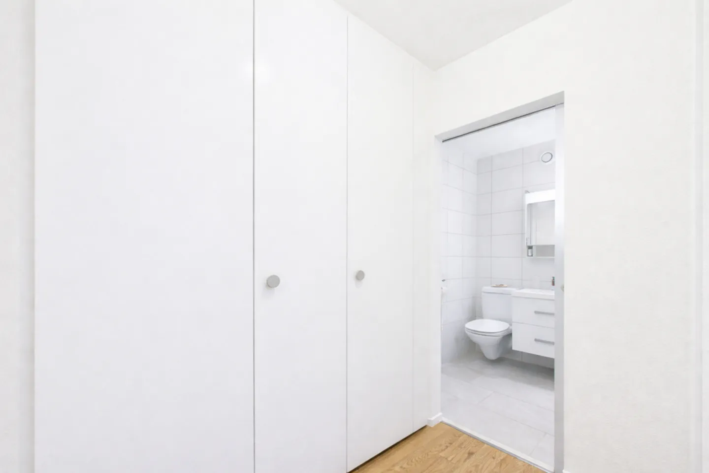 Wohnen im Grünen und doch in 10 Minuten in der City - 1.5 Zimmer mit Komfort - Foto 4 di 8