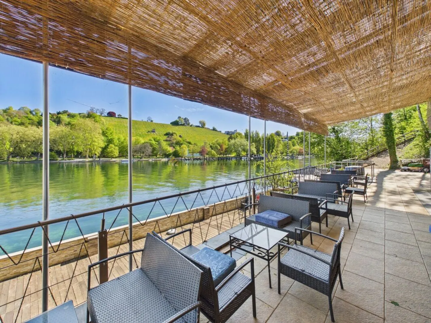 Gastronomie exclusive avec jardin d'hiver et vue sur le Rhin - Photo 1 sur 13