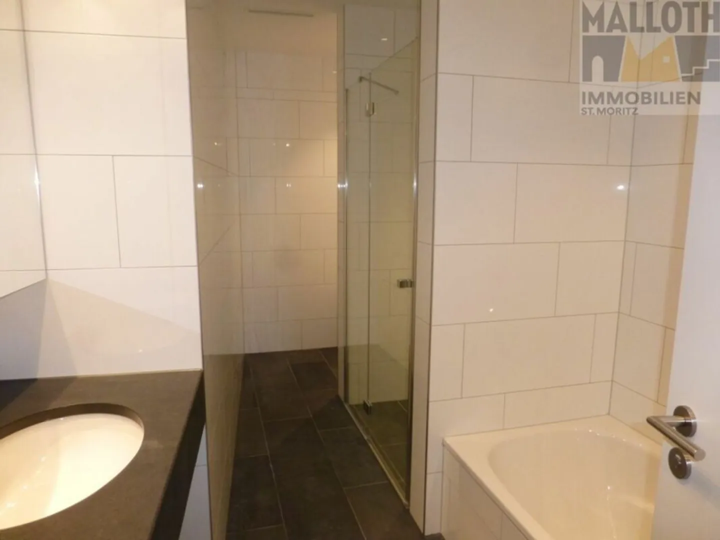 Large First Apartment in Central St. Moritz - Bad - Photo 7 of 12