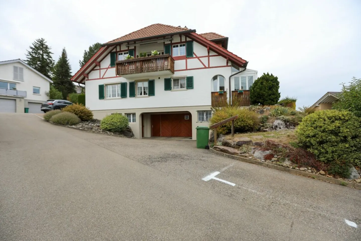 Appartement de jardin avec entrée privée et environ 150 m2 de surface d'utilisation spéciale - Photo 3 sur 12