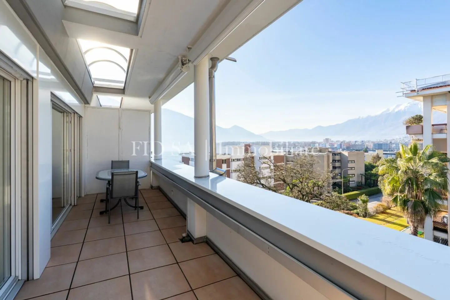 MINUSIO - Appartamento 3,5 locali all'ultimo piano con vista lago - Foto 2 di 12