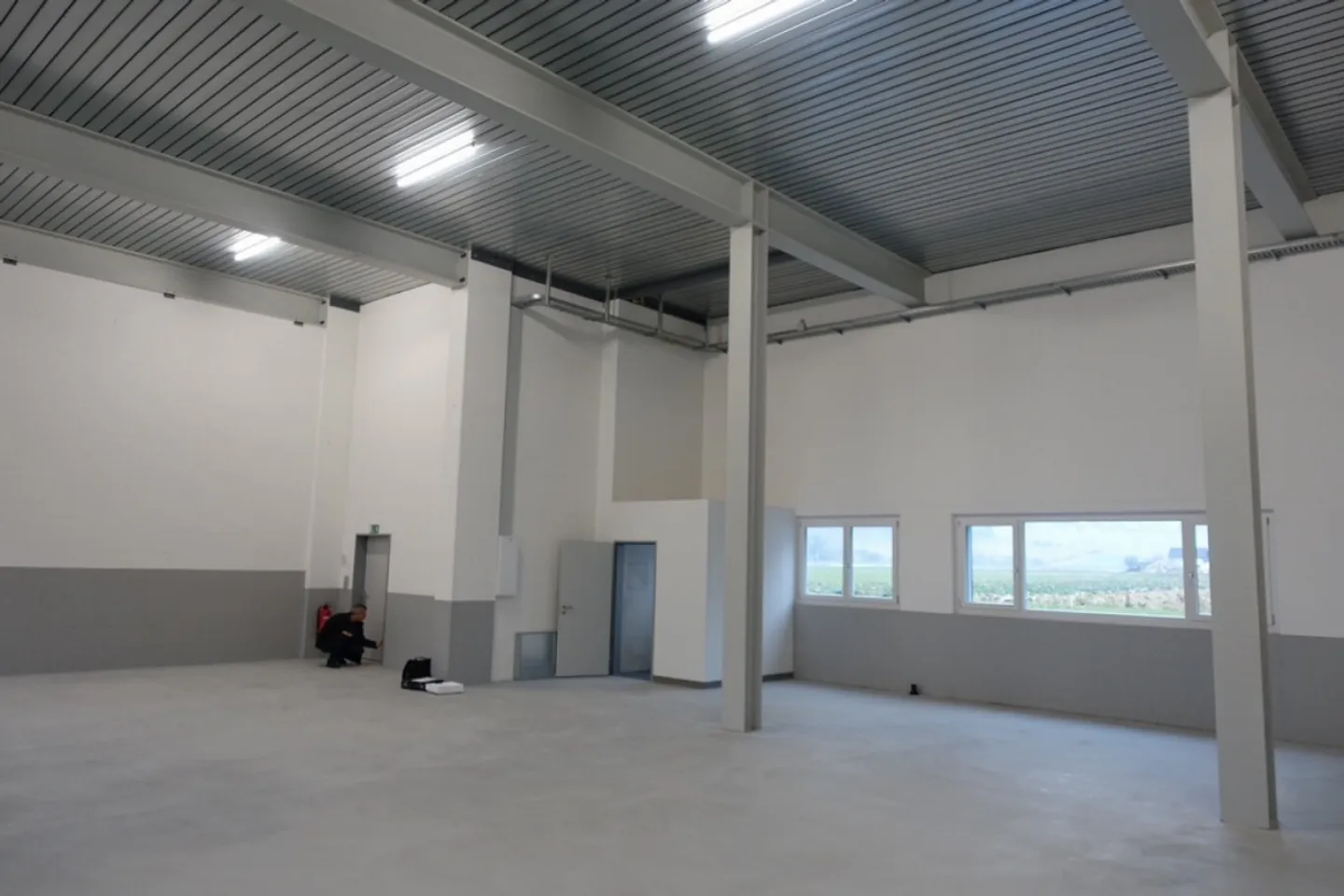 Modern commercial space in an attractive commercial location in Lucerne North - Photo 5 of 10