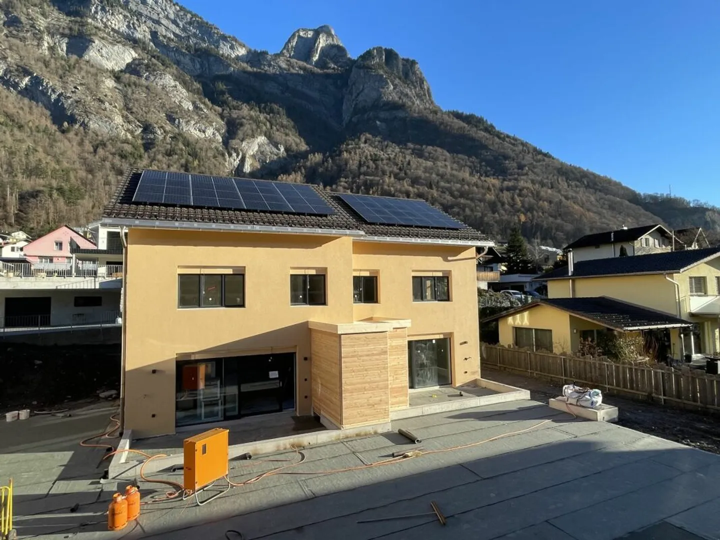 Modernes Doppeleinfamilienhaus in Heiligkreuz - Foto 1 von 13