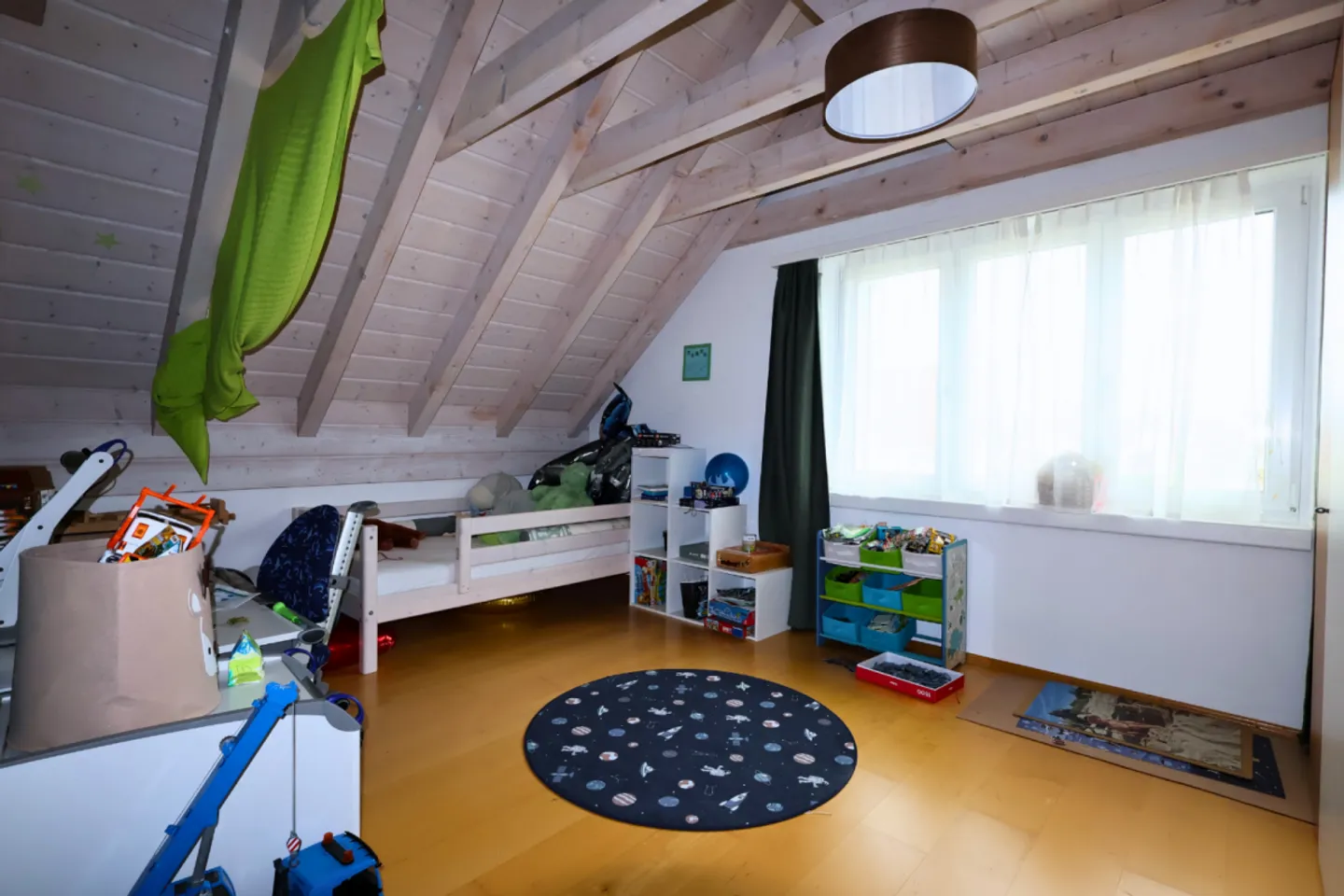 Grosszügiges Einfamilienhaus mit Pool - Foto 12 von 13